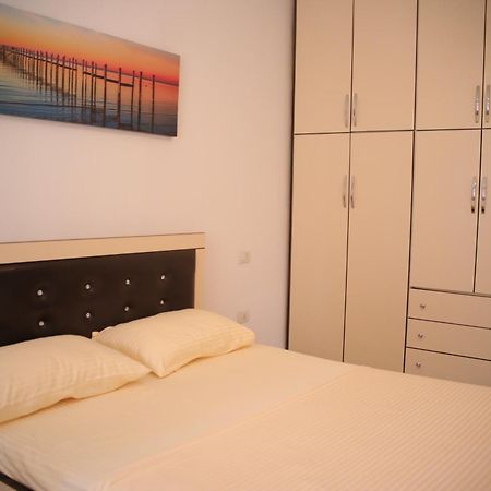 Pleasant Apartment With Free Dedicated Parking In Komuna E Parisit Тирана Екстер'єр фото