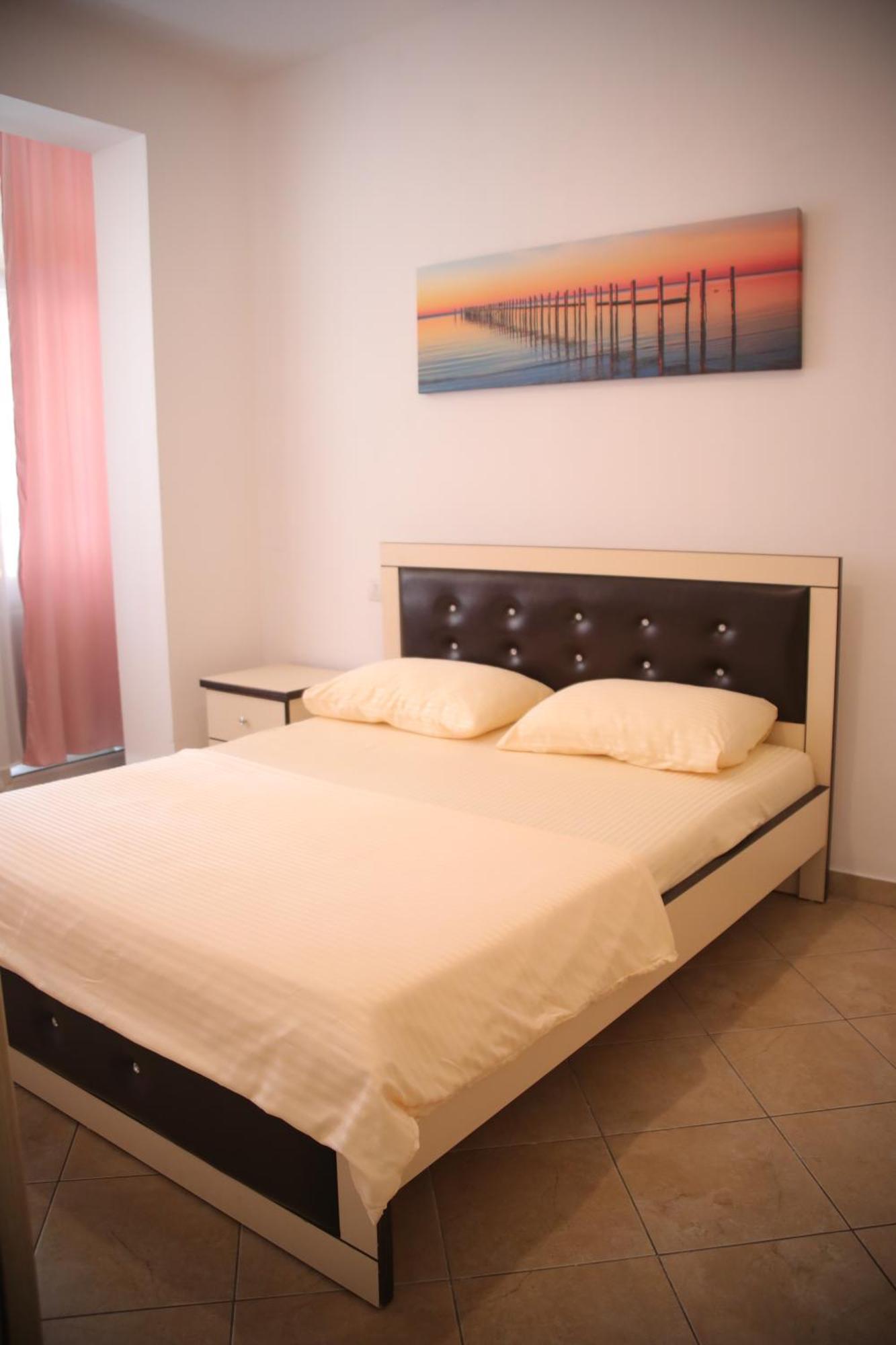 Pleasant Apartment With Free Dedicated Parking In Komuna E Parisit Тирана Екстер'єр фото